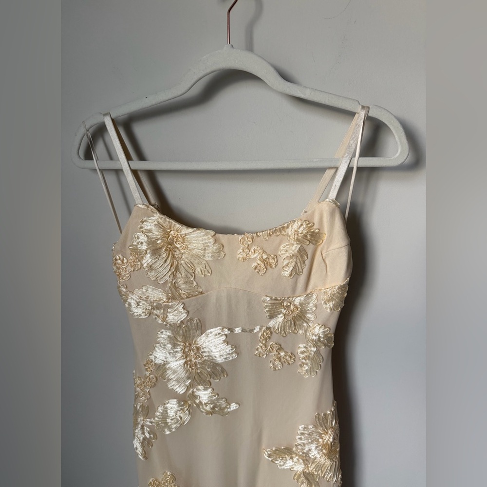 Viral Yellow floral applique bodycon Maxi Dress - Picture 3 of 6